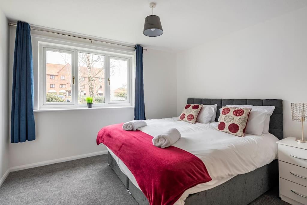 Two Bedroom Flat Near Colchester Hospital With Free Parking And Internet Mile End Exterior photo