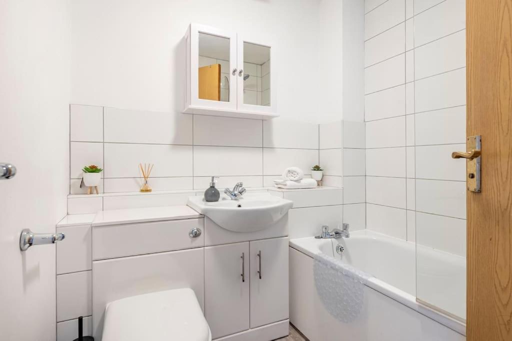 Two Bedroom Flat Near Colchester Hospital With Free Parking And Internet Mile End Exterior photo